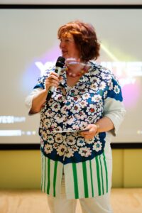 Ellen van Schoten speaking at the Younite event